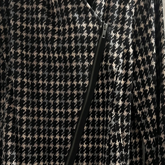 Kut from the Kloth Women's Houndstooth Blazer - Picture 3 of 3